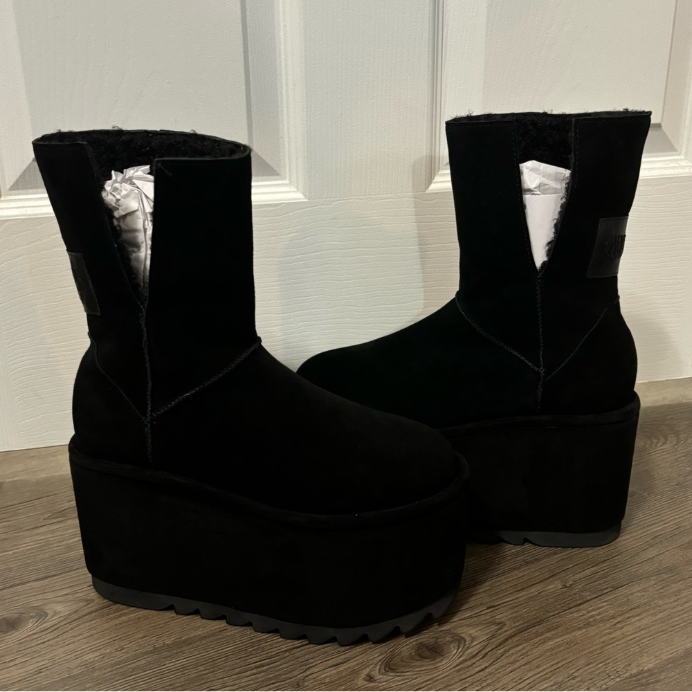NWOB Dolls Kill / Darker Wavs Atmosphere Fleece Lined Suede Platform Boots